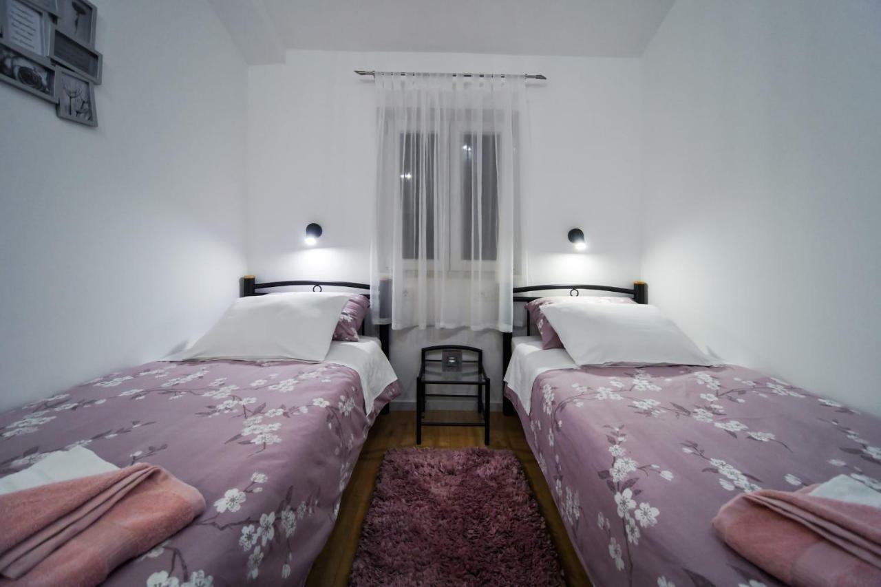 זאדאר Apartments And Rooms Nekic מראה חיצוני תמונה