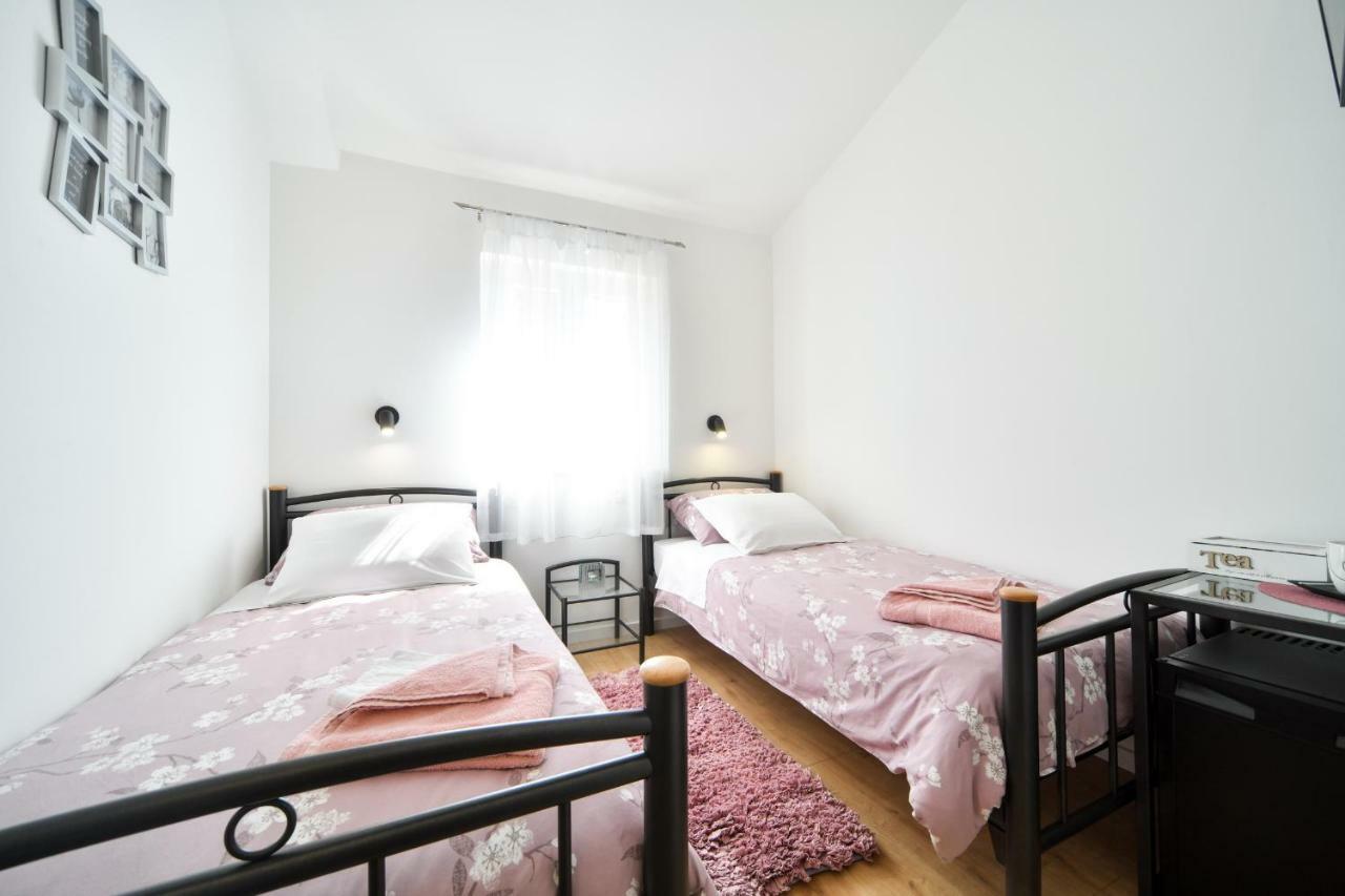 זאדאר Apartments And Rooms Nekic מראה חיצוני תמונה