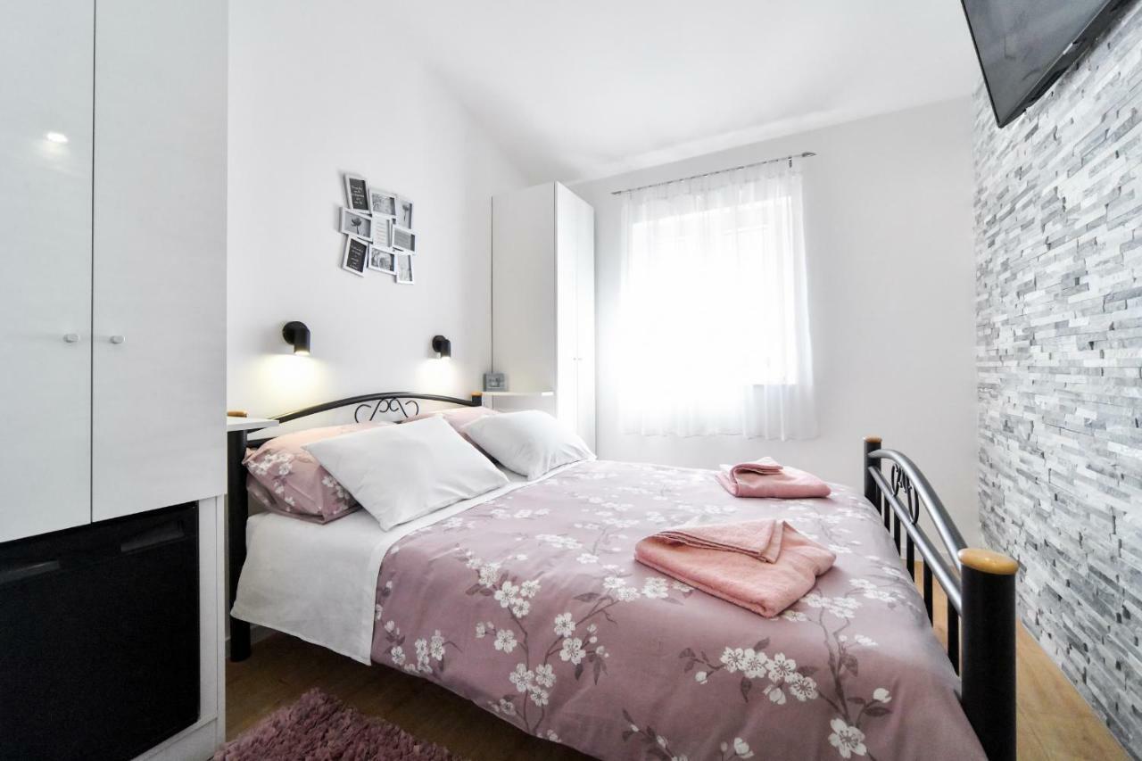 זאדאר Apartments And Rooms Nekic מראה חיצוני תמונה